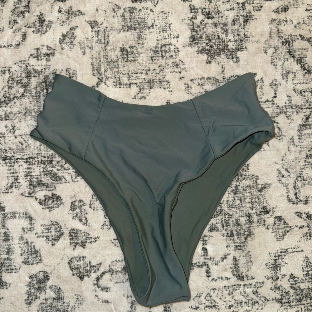 Bikinis/swim - Picture 6 of 11